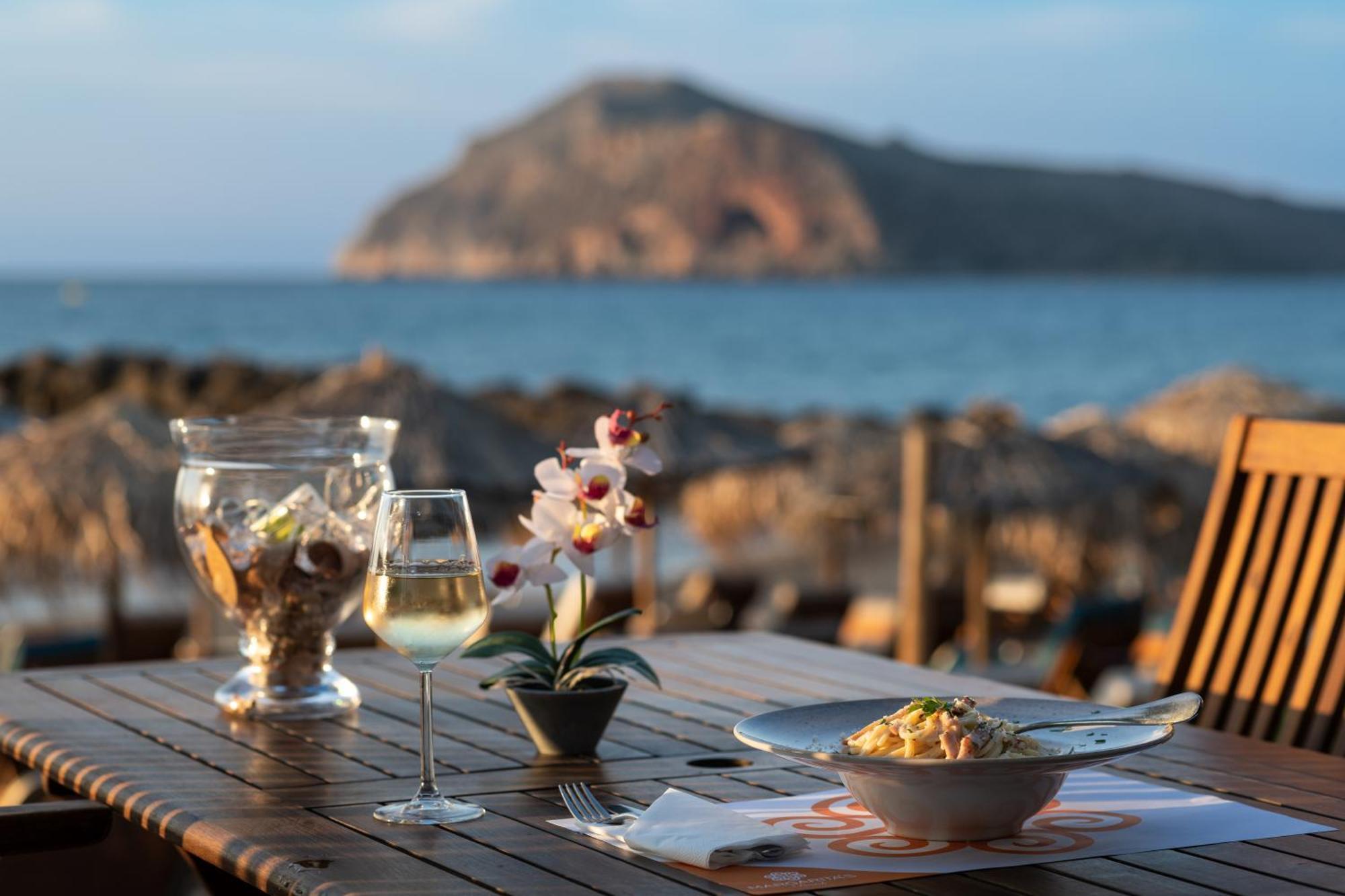 Margarita Beach Hotel Agia Marina  ภายนอก รูปภาพ