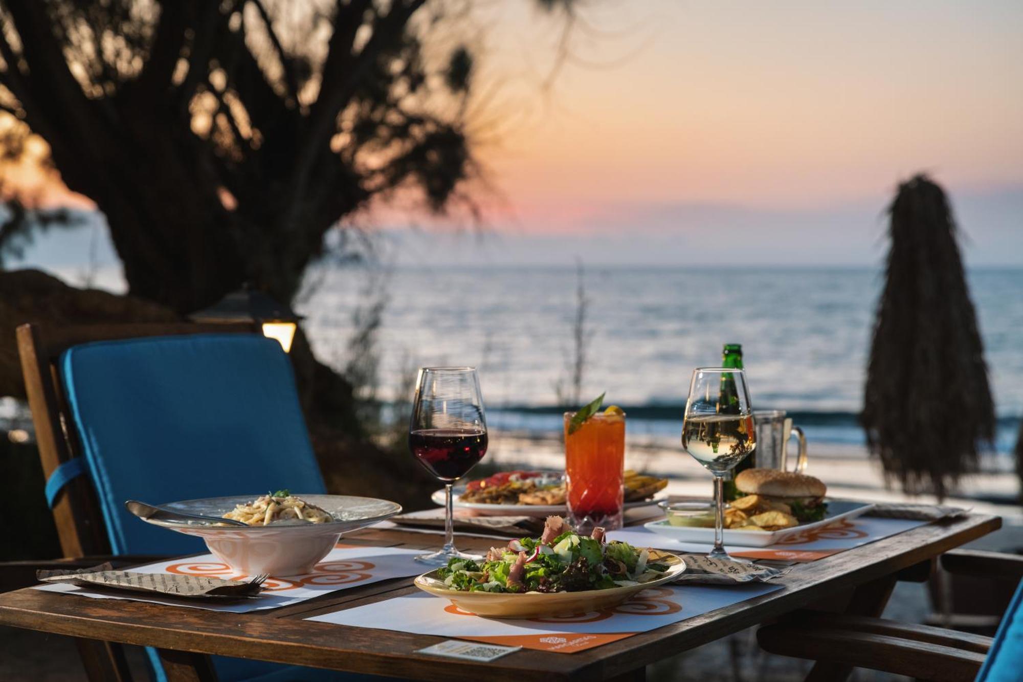 Margarita Beach Hotel Agia Marina  ภายนอก รูปภาพ